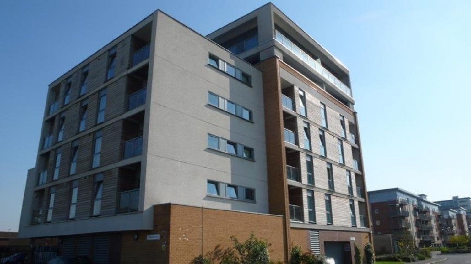 Flat Elmira Way in Salford