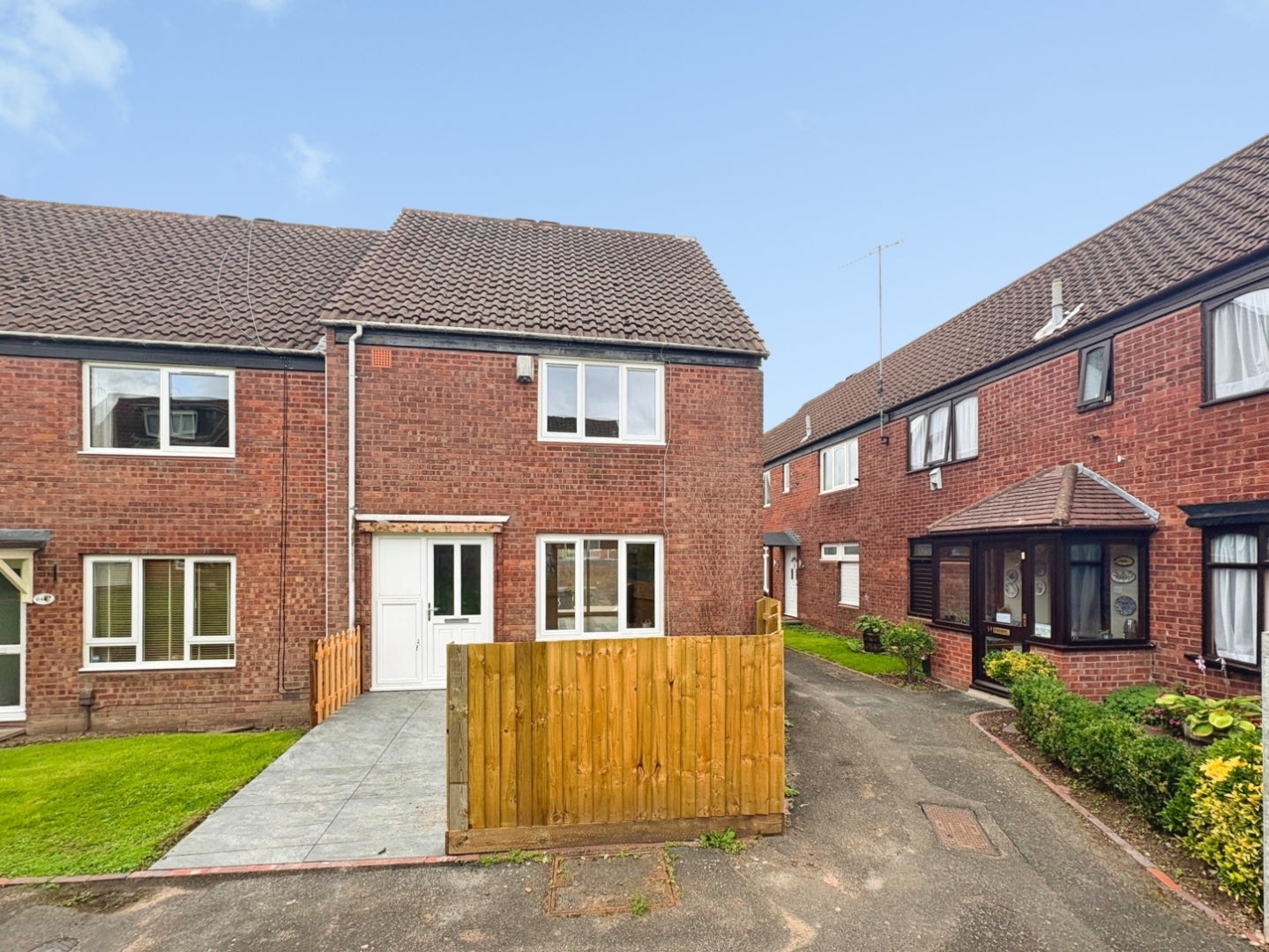 House Greystone Close in Redditch