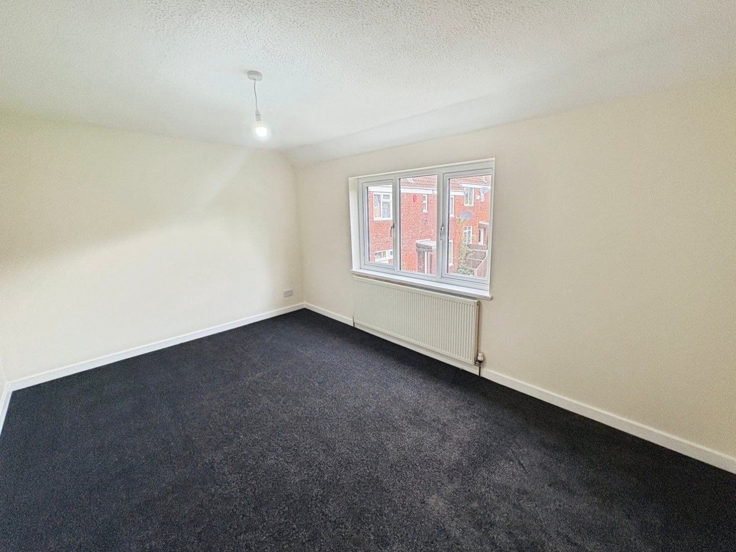House Greystone Close in Redditch