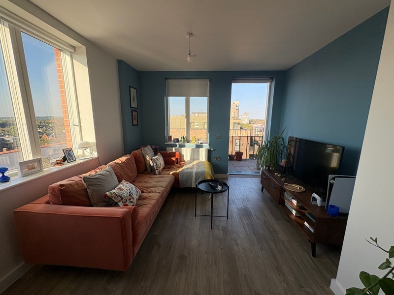 Flat Brunner Road in Greater London