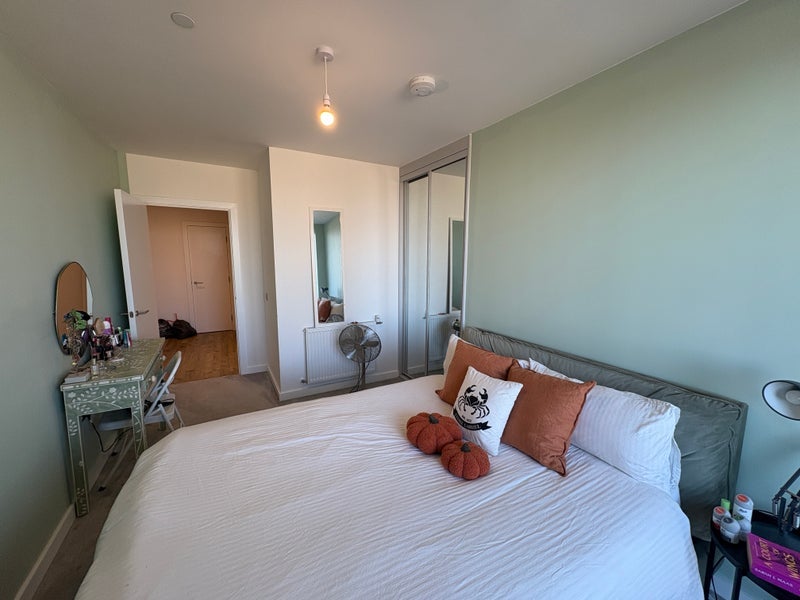 Flat Brunner Road in Greater London