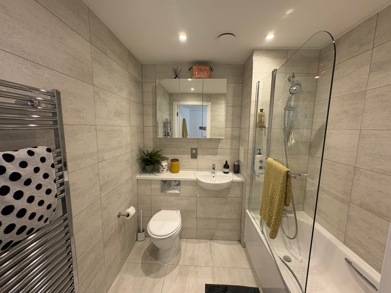 Flat Brunner Road in Greater London