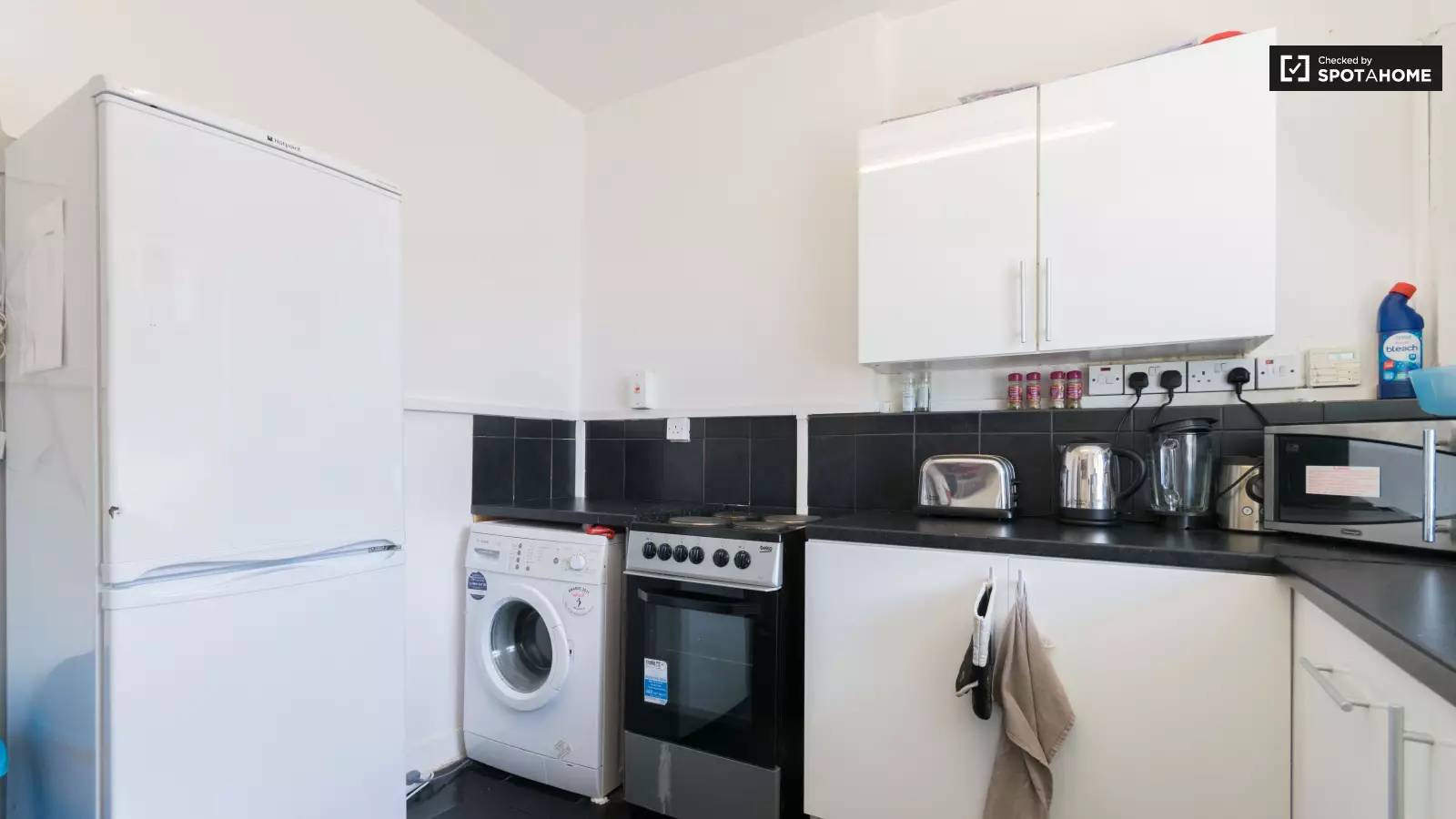 Flat Uxbridge Road in Greater London