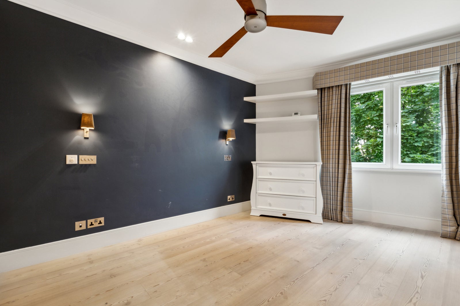 Flat Chepstow Place in City of Westminster