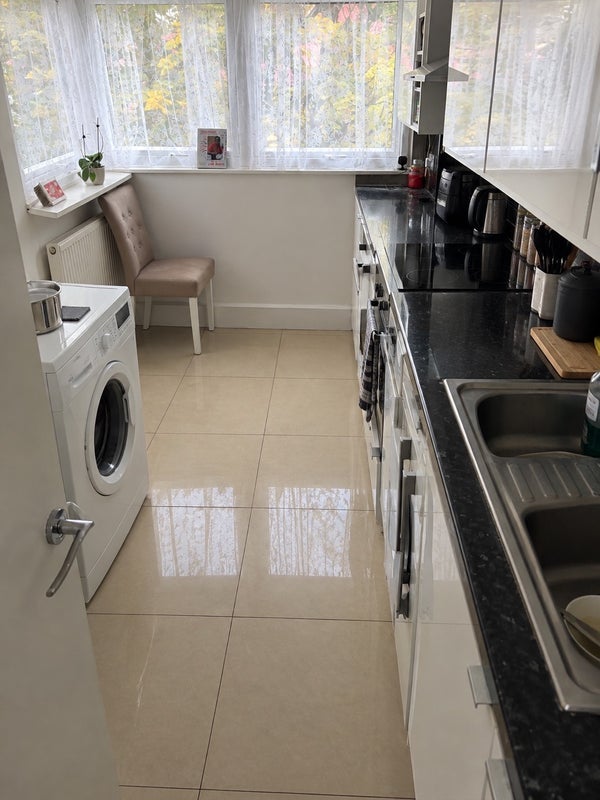 Room Lovelinch Close in Greater London