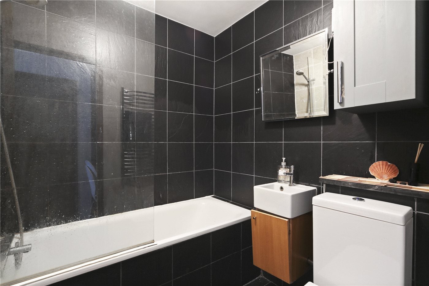 Flat Blythe Road in Greater London
