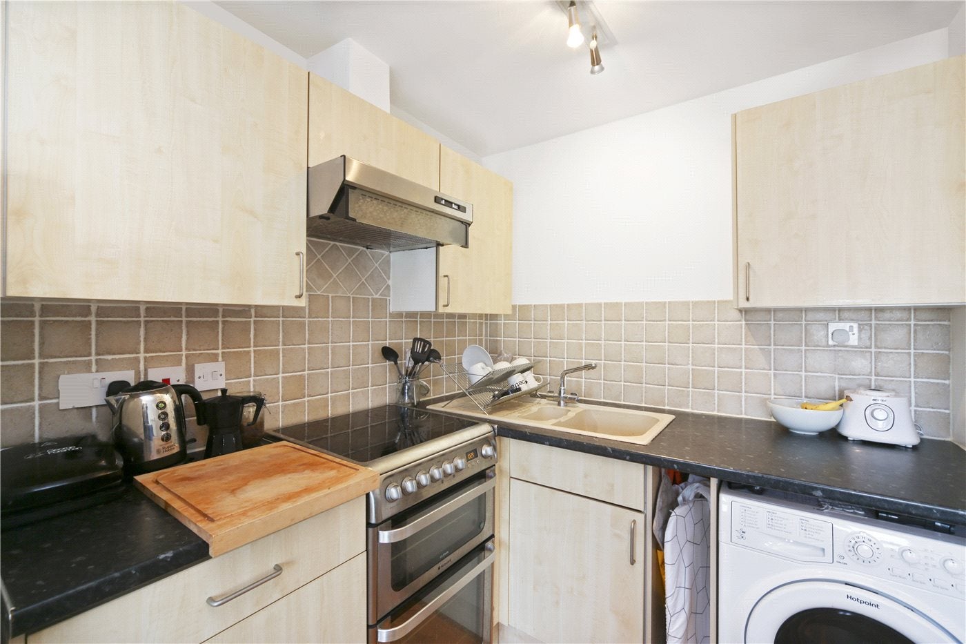 Flat Blythe Road in Greater London
