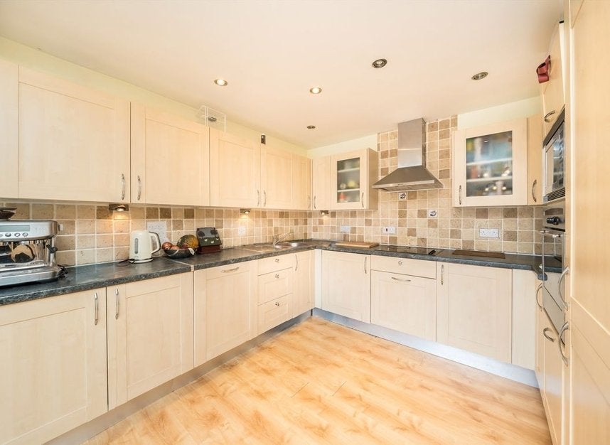 Flat Cotton Row in Greater London