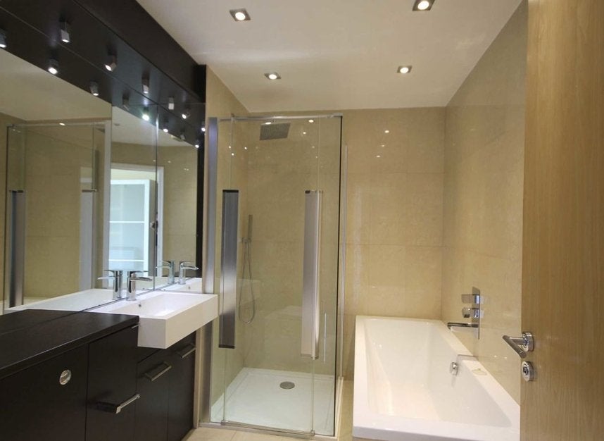 Flat Cotton Row in Greater London