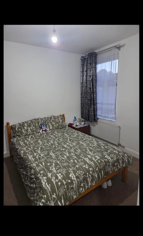 Room Arnold Road in Greater London