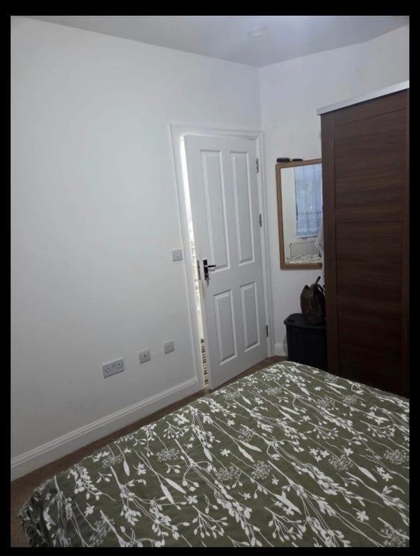 Room Arnold Road in Greater London