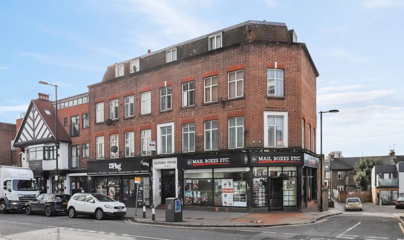 Flat High Street in Greater London
