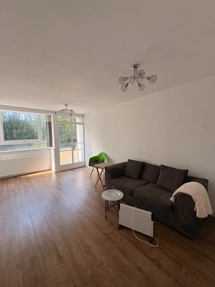 Flat Putney Hill in Greater London