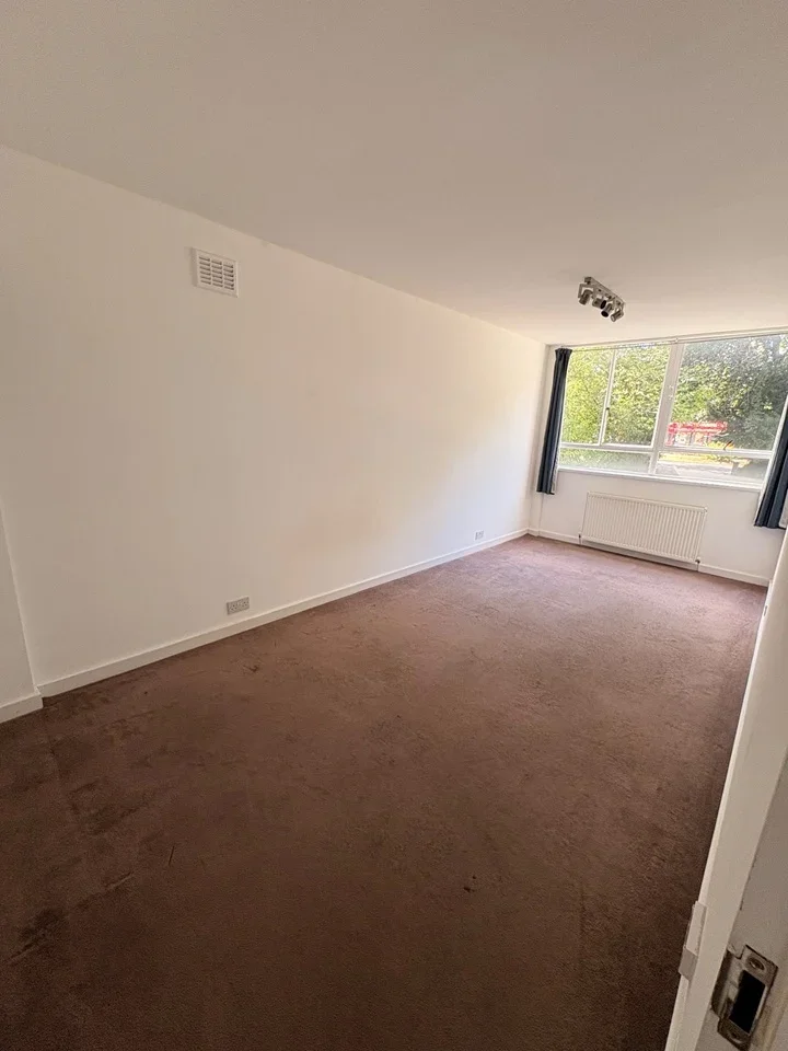 Flat Putney Hill in Greater London