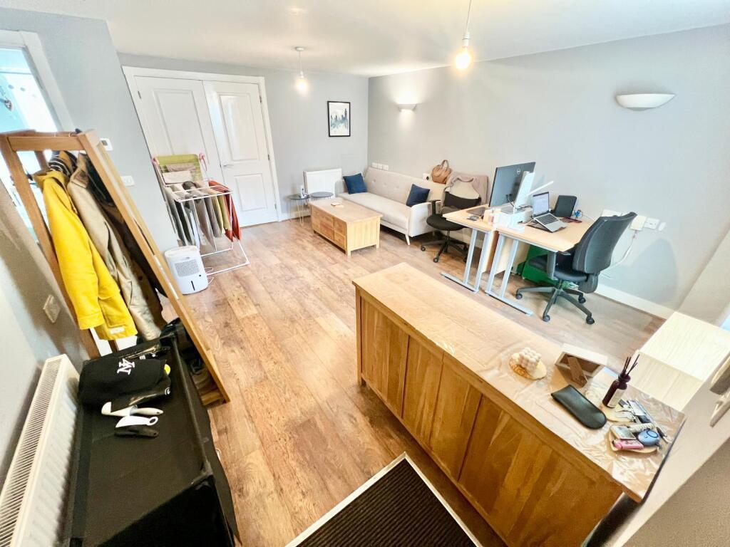 Flat Ashby Wood Drive in Upton