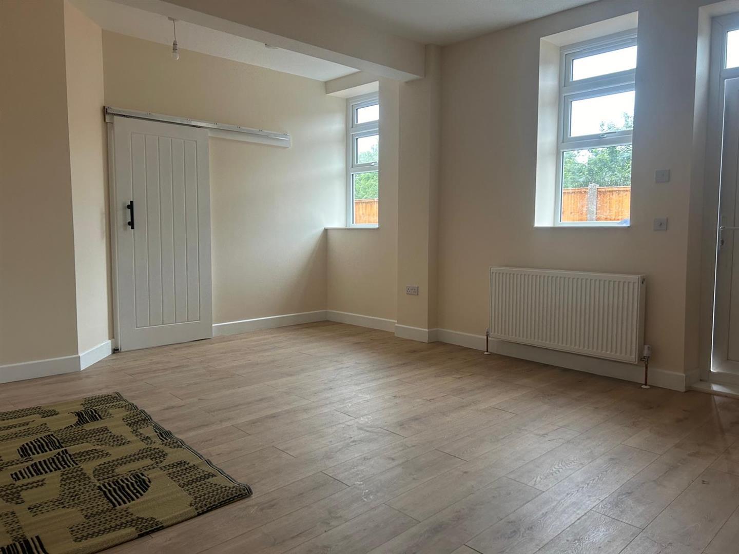 Flat Lower Wortley Road in Leeds