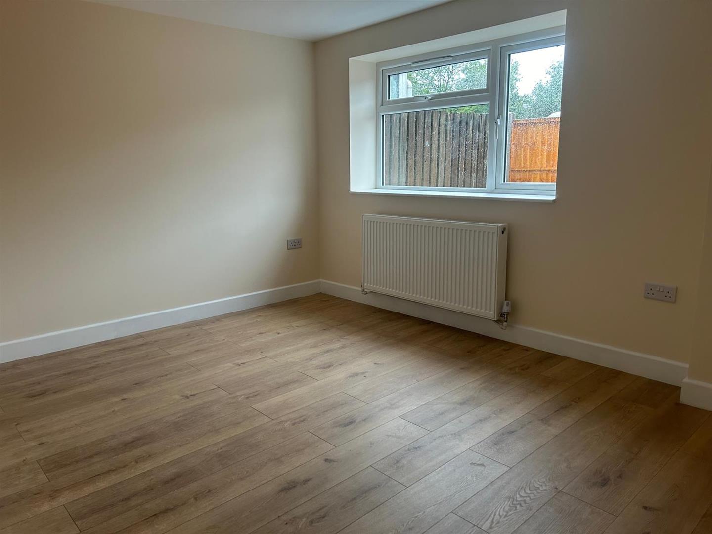 Flat Lower Wortley Road in Leeds