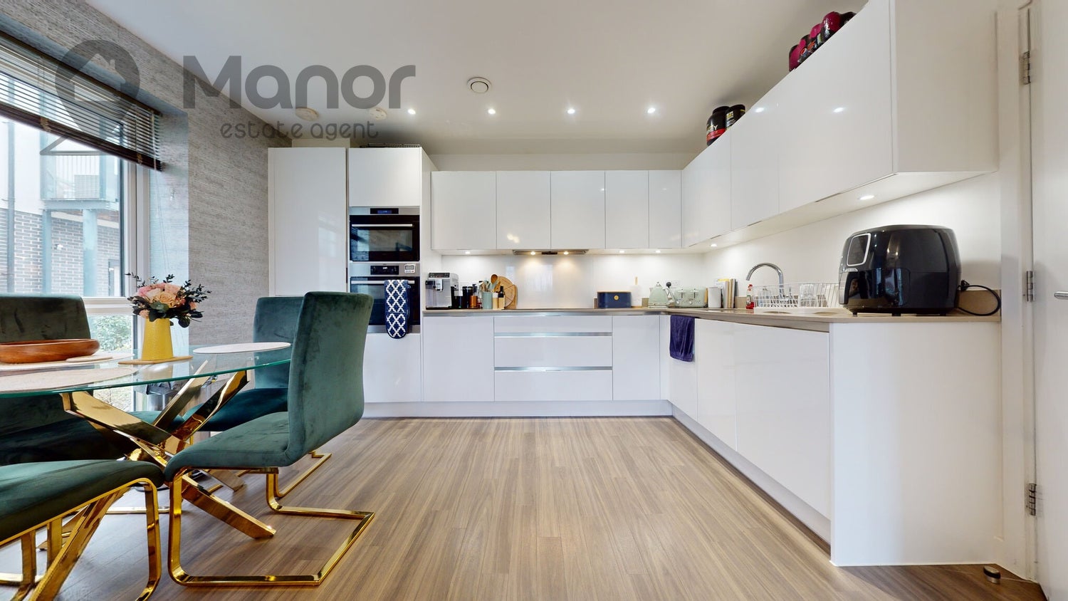 Flat Safflower Lane in Greater London