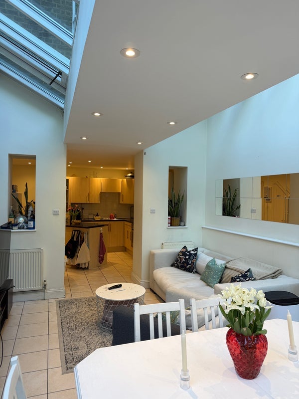 Room Grafton Square in Greater London