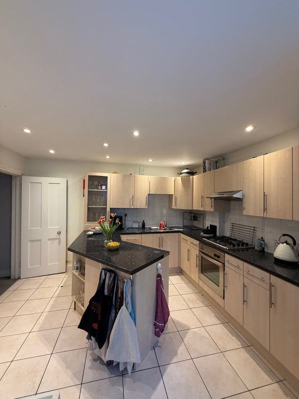 Room Grafton Square in Greater London