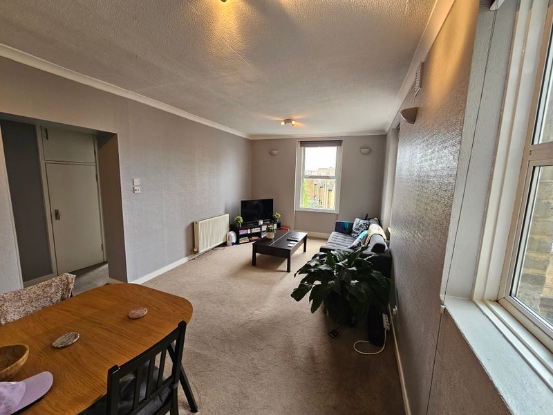 Flat Balham Hill in Greater London