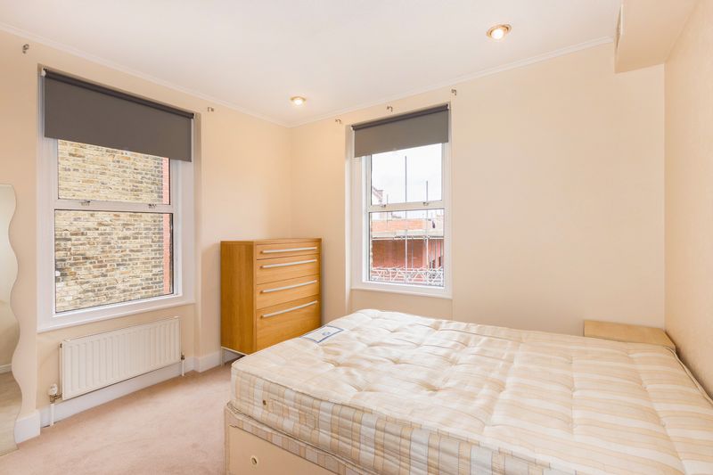 Flat Balham Hill in Greater London