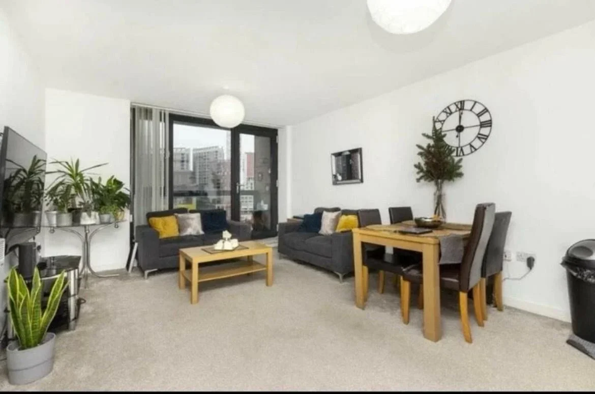 Flat Hallsville Road in Greater London