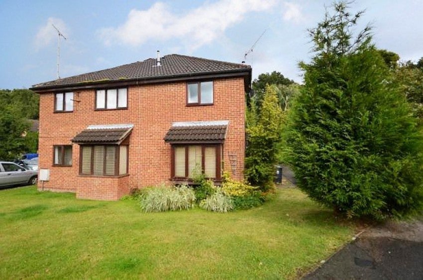 House Langtons Meadow in Farnham Royal