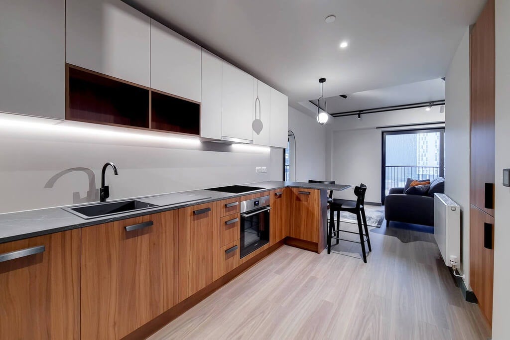 Flat Empire Way in Greater London