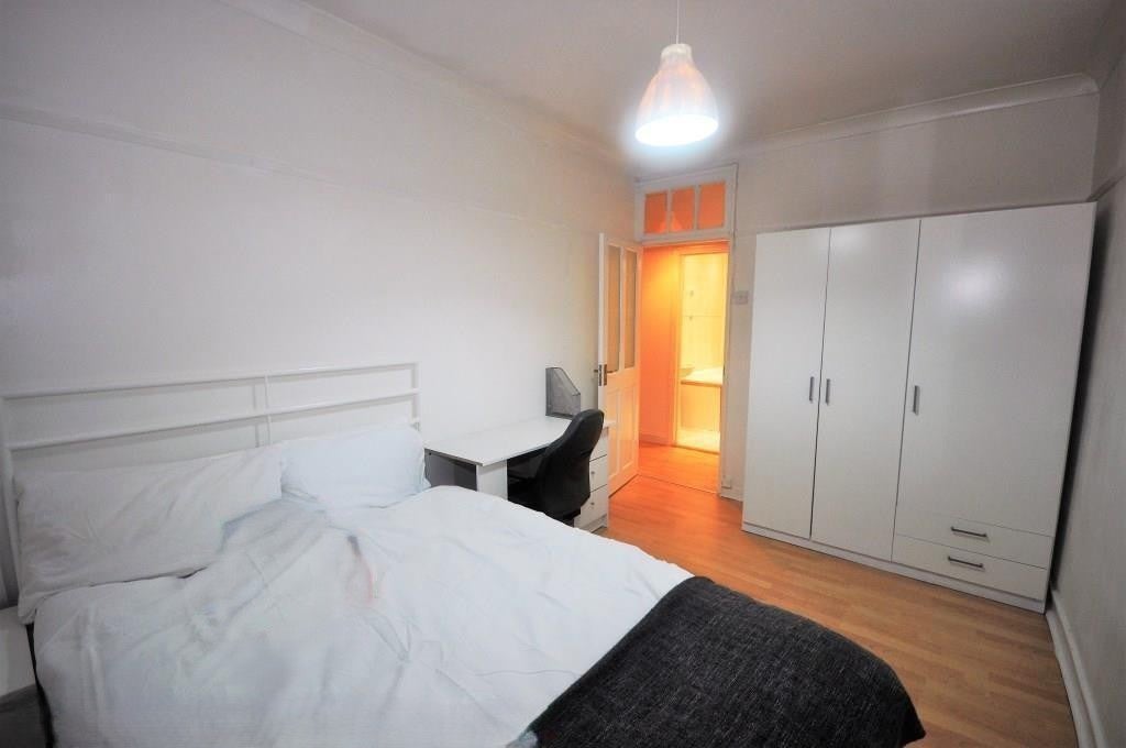 Flat Portpool Lane in Greater London