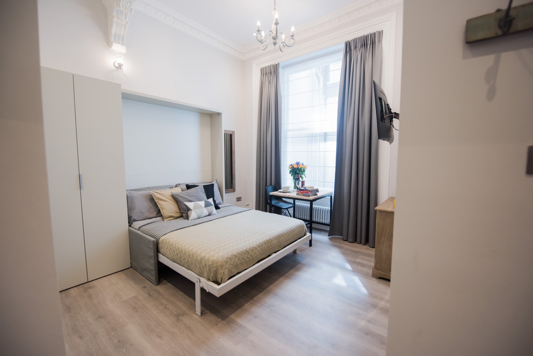 Flat Linden Gardens in Greater London