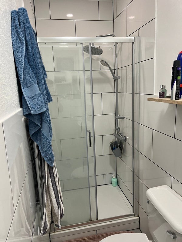 Room Walm Lane in Greater London