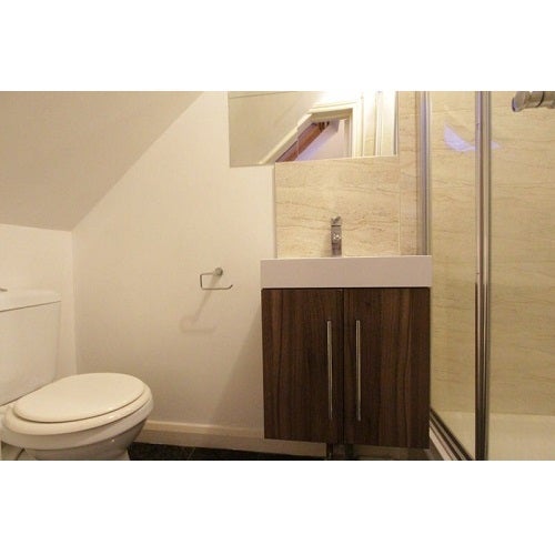 Flat Cairnfield Avenue in London
