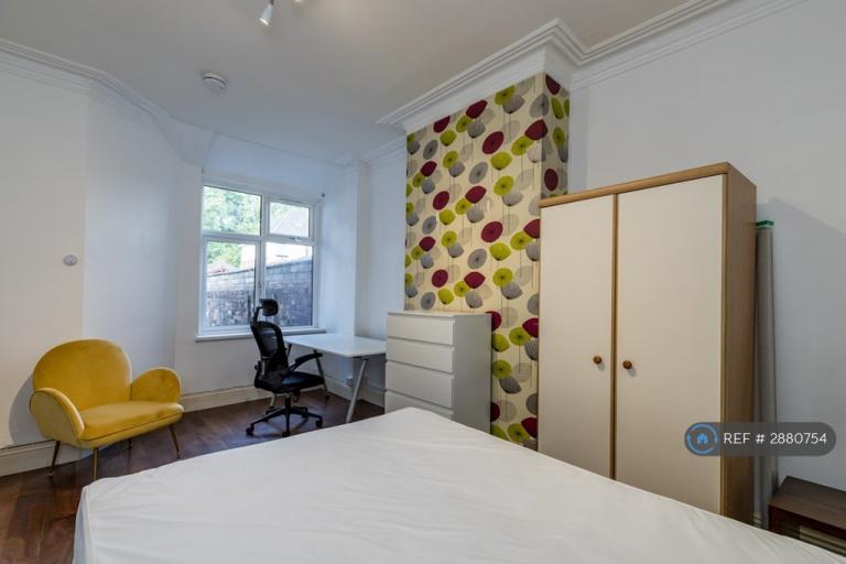 Room Cauldon Road in Stoke-on-Trent