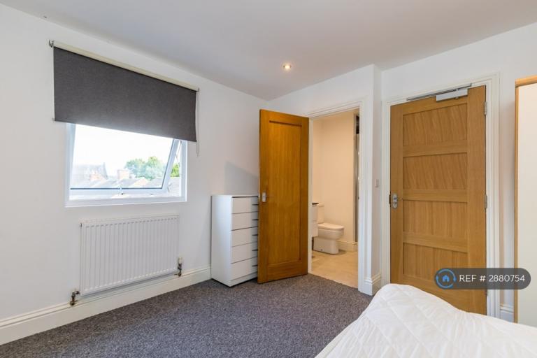 Room Cauldon Road in Stoke-on-Trent