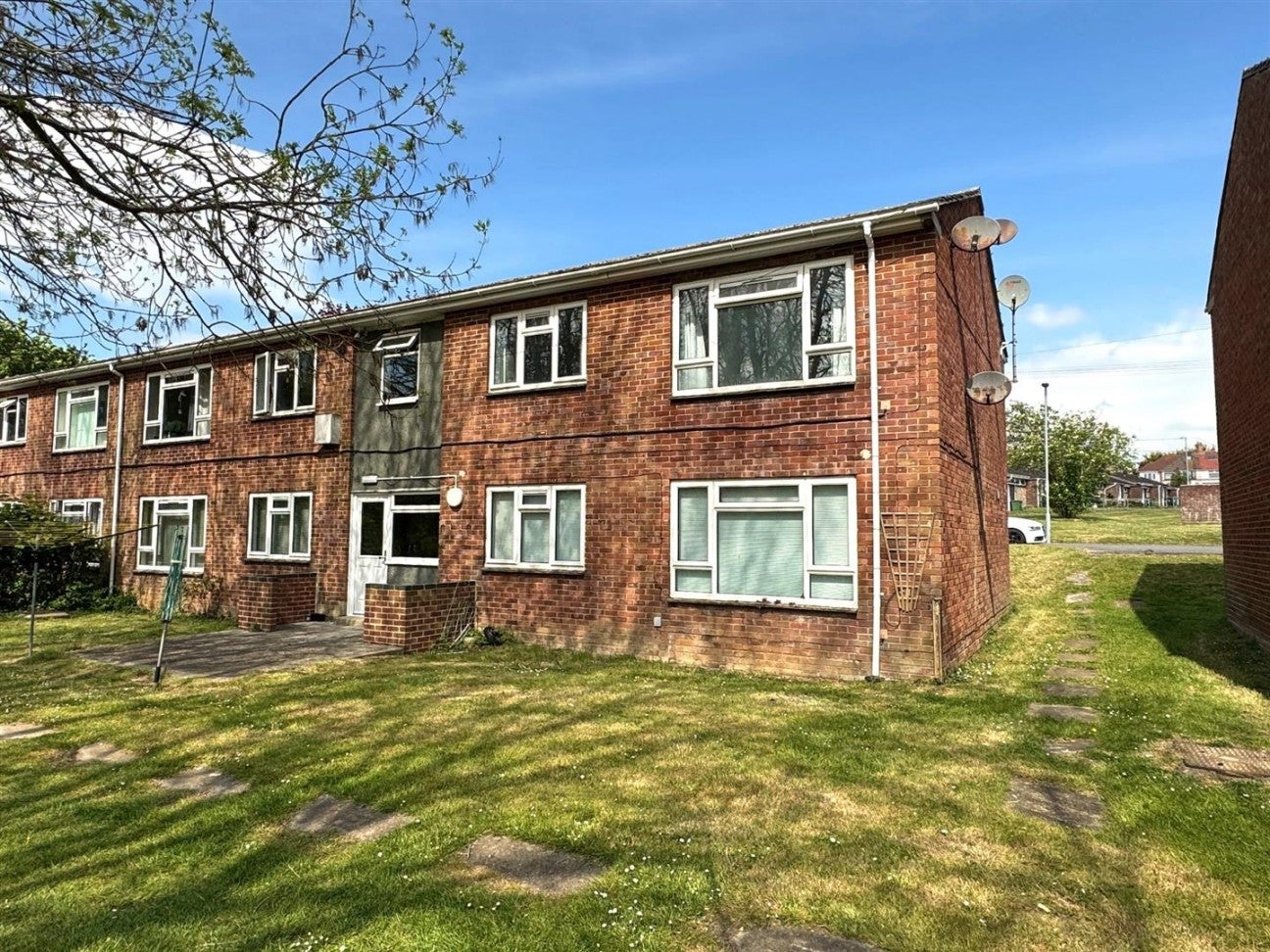Flat Broadwey Close in Weymouth