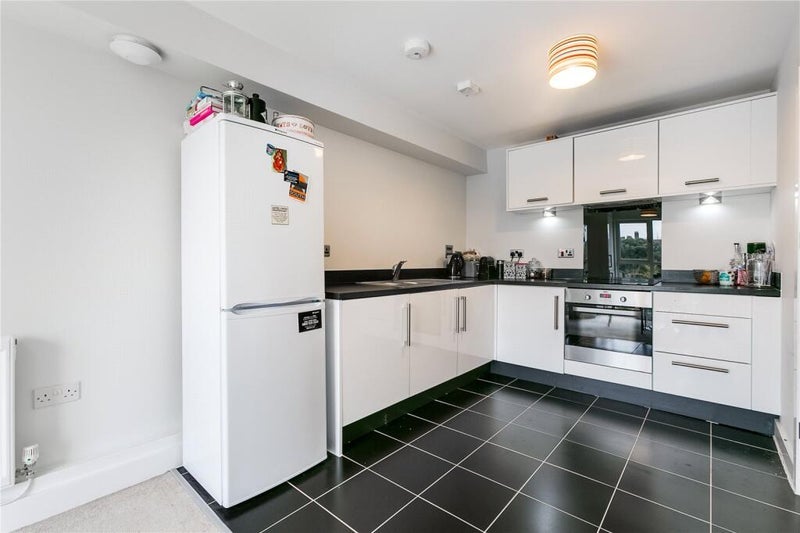 Room Belthorn Crescent in Greater London