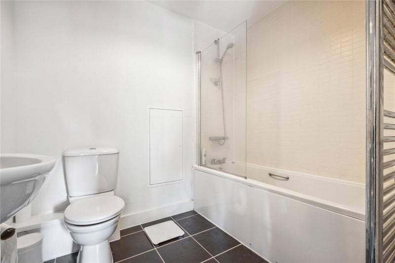 Room Belthorn Crescent in Greater London