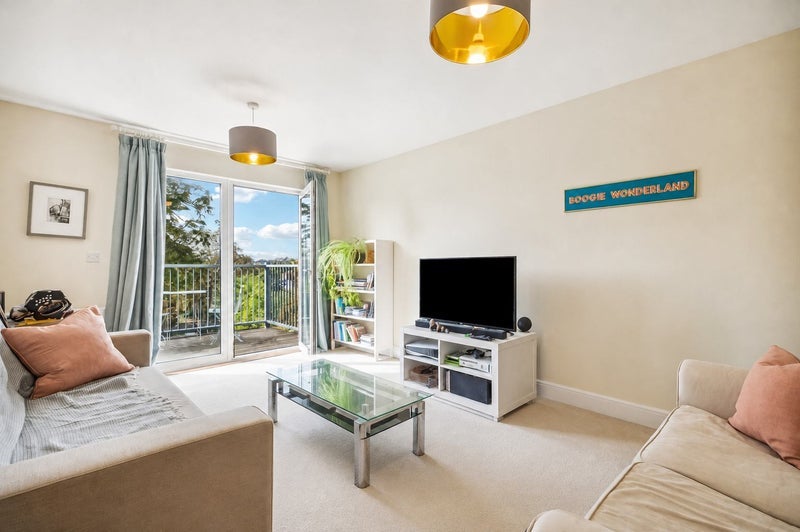 Room Belthorn Crescent in Greater London