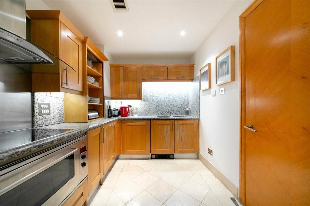 Flat Hatfields in Greater London