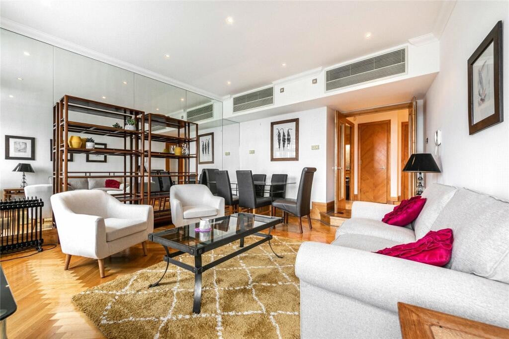 Flat Hatfields in Greater London