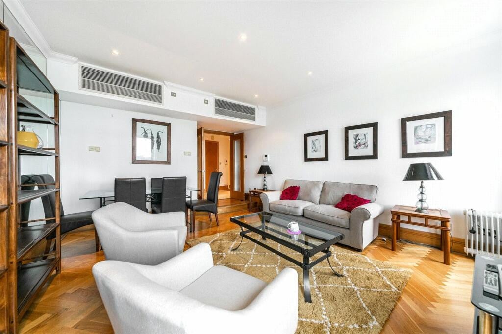 Flat Hatfields in Greater London