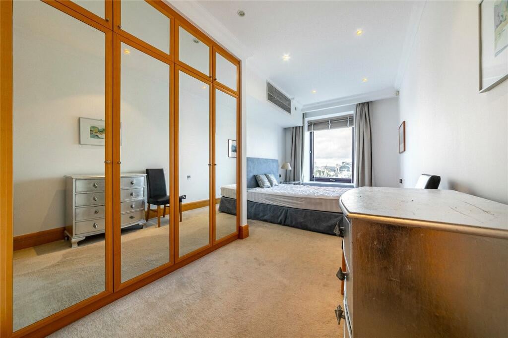 Flat Hatfields in Greater London