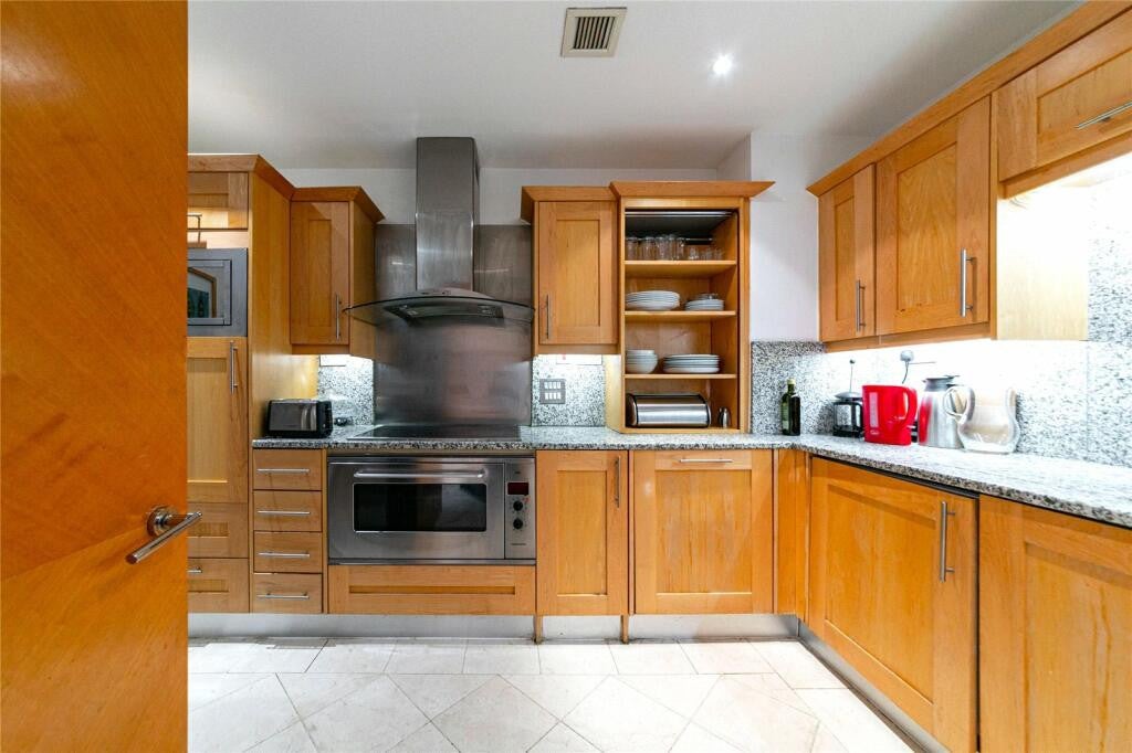 Flat Hatfields in Greater London