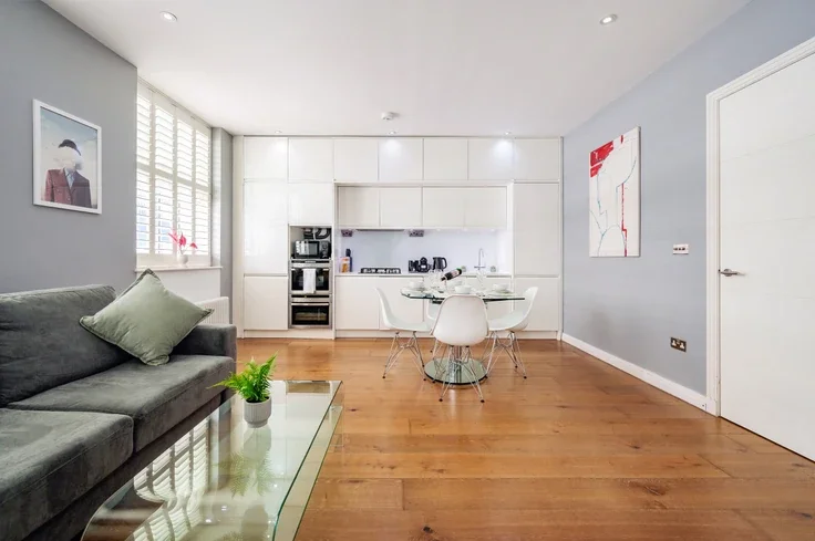 Flat Drury Lane in Greater London