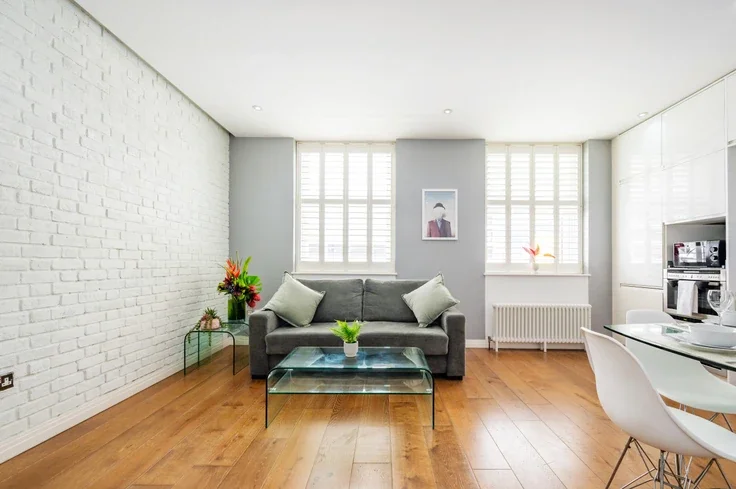 Flat Drury Lane in Greater London