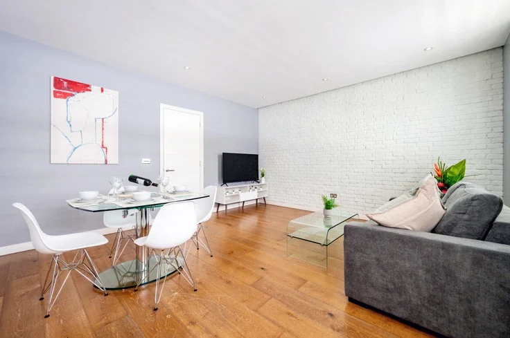 Flat Drury Lane in Greater London