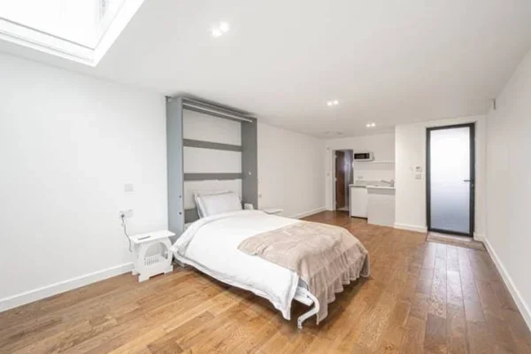 Flat Endersleigh Gardens in London