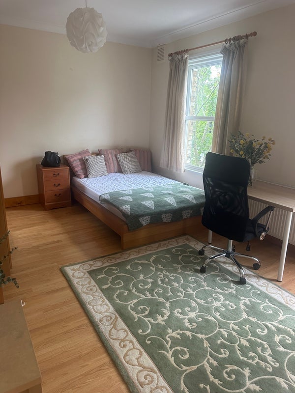 Room Lulworth Road in Greater London