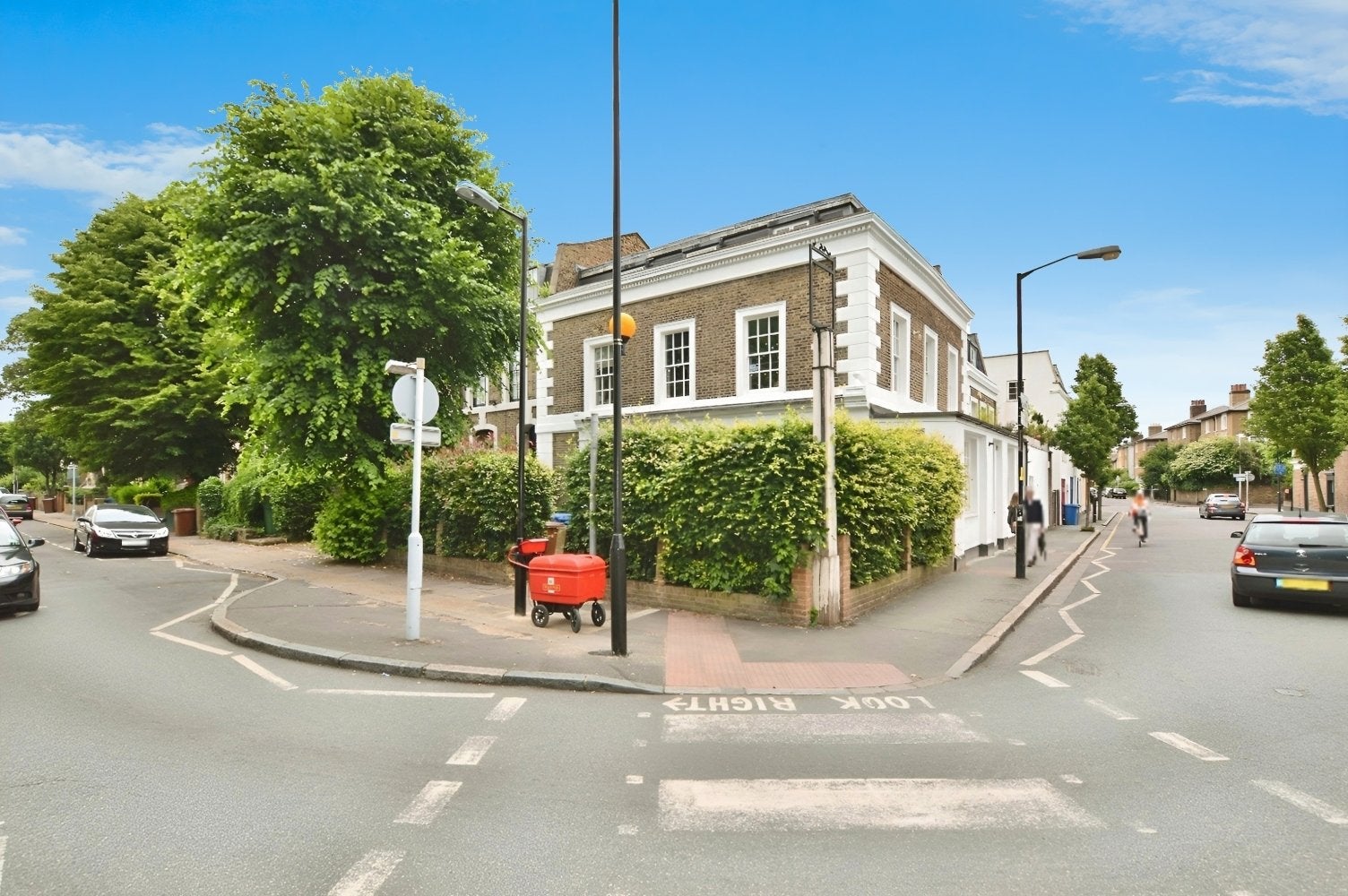 Flat Holly Grove in Greater London